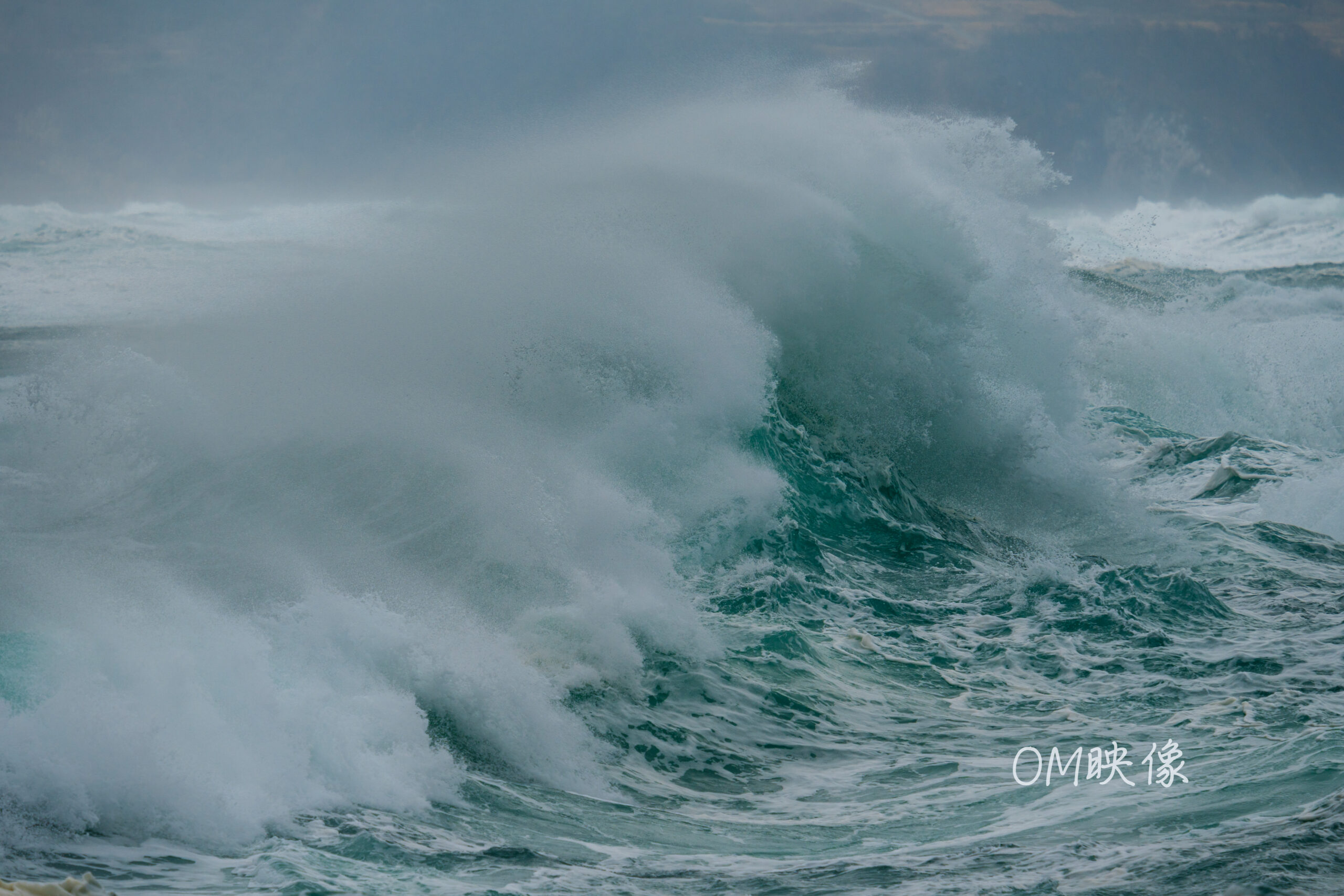 冬の高波も絵になります - OM映像プロダクション